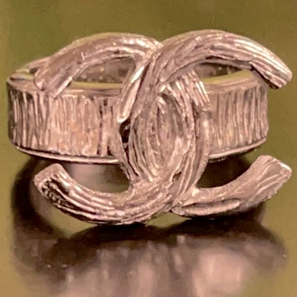 WOW POSHMARK - AUTHENTIC CHANEL PARIS SUPERMODEL RING - Picture 2 of 16